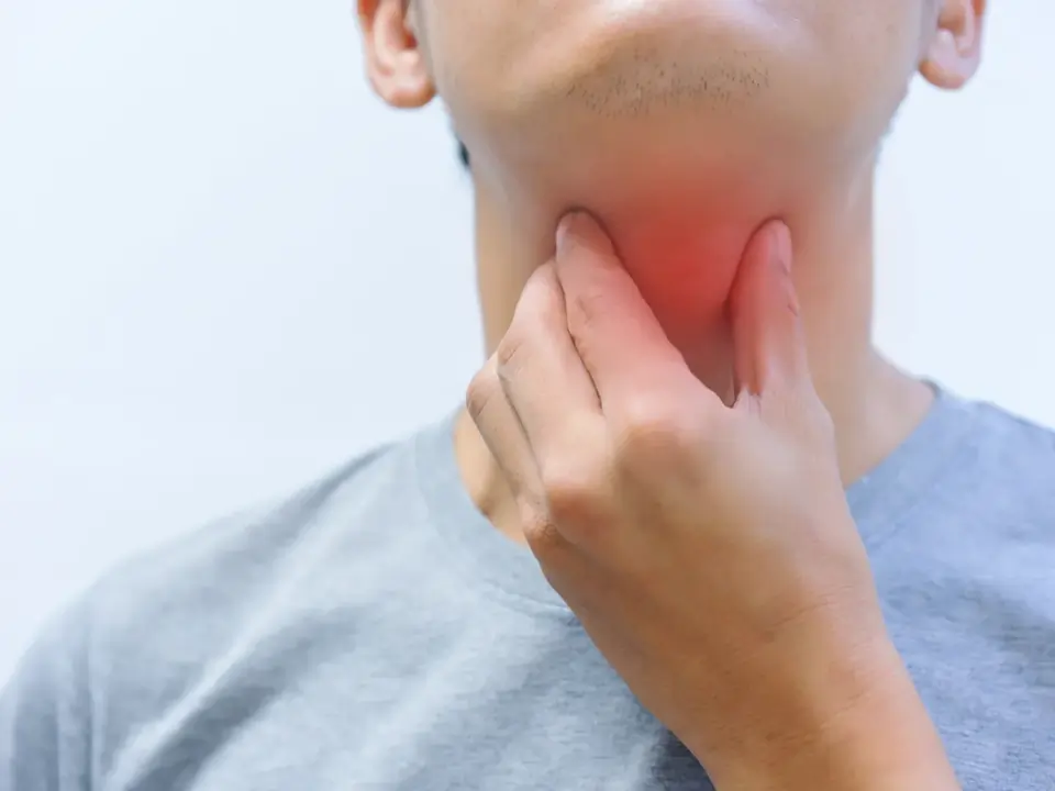 Garganta inflamada: causas, sintomas e quando procurar um médico